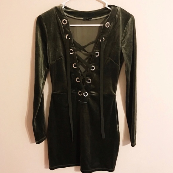 NBD // green lace up velvet dress - Picture 4 of 4